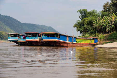 老挝琅勃拉邦湄公河乘船旅行图片