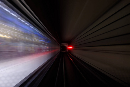 地铁隧道彩色灯光模糊运动视图图片
