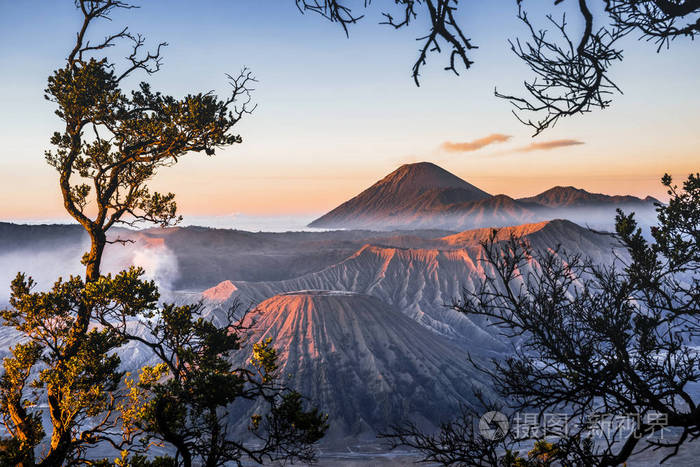火山日出布罗莫山gunungbromo印度尼西亚东爪哇