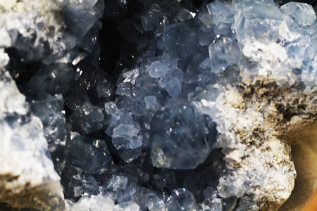 天青石矿物结构图片