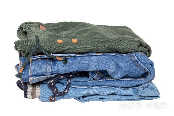 一堆牛仔裤衣服一堆儿童牛仔裤的特写镜头是