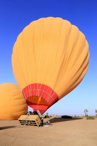 摩洛哥热气球黎明升空图片