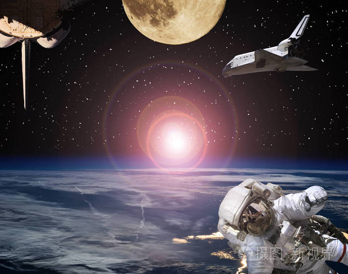 宇航员宇宙飞船和月球背景是日出ele公司