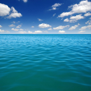 蓝色海水表面图片