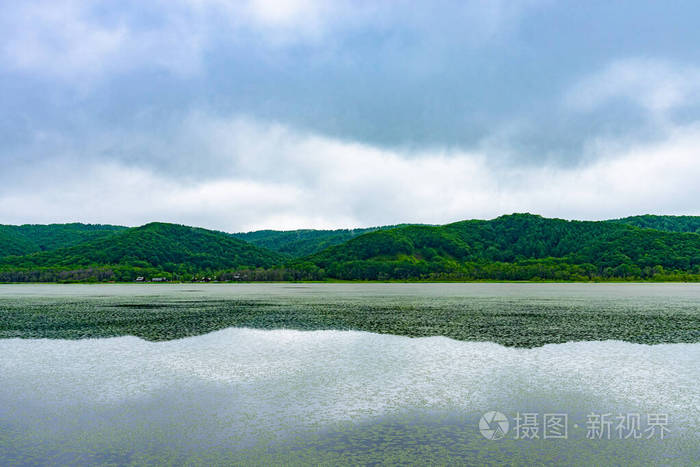 塔克布湖夏季多云它是库什罗湿地南部最小的淡水湖日本北海道
