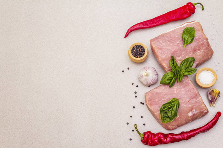 新鲜蔬菜干香料猪里脊肉图片