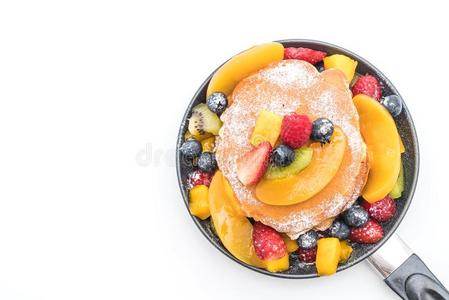 烙饼和混合成果草莓,越橘的一种,悬钩子,英语字母表的第13个字母