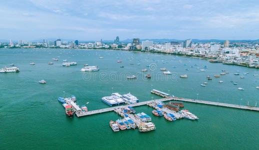 芭堤雅城市风光照片空气的看法