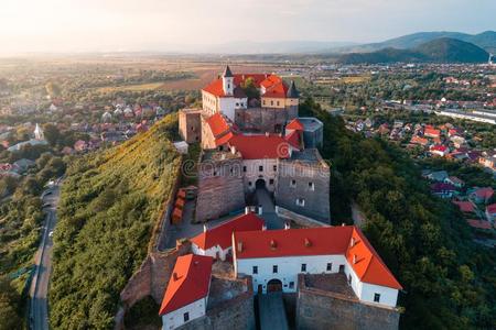 空气的看法关于老的帕拉诺克城堡或穆卡切沃城堡,乌克兰