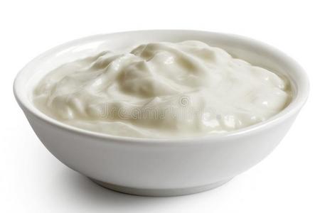 白色的陶器的碗关于天空酸乳酪.