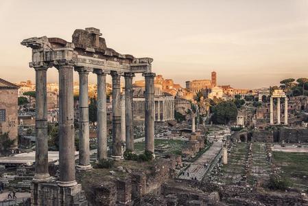 罗马城市风光照片在日落