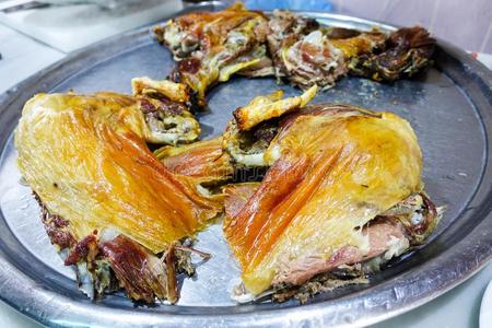 传统的土耳其的肉盘库尤烤肉串从卡斯塔莫努卡车