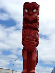 关在上面关于传统的毛利人木制的有雕刻的雕刻新的伊曼