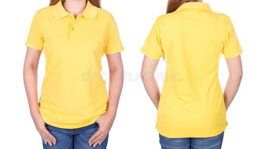女人采用黄色的马球衬衫隔离的向白色的背景