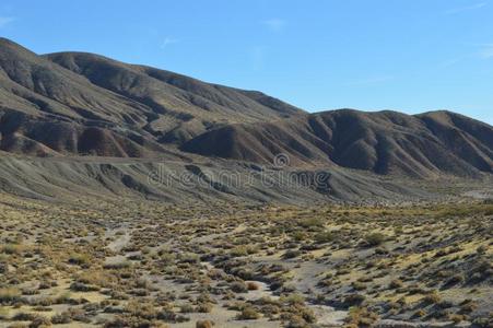 波状的南方的美国加州山范围采用沙漠