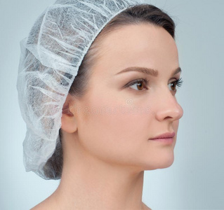 女人在之前塑料制品外科学.鼻整形术.反对者老化治疗