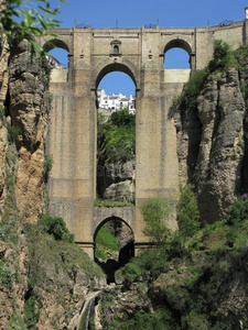 桥穿过指已提到的人山峡在朗达,安达,西班牙