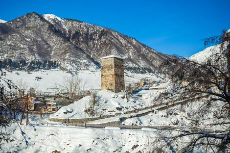 中古的塔采用梅斯蒂亚采用指已提到的人高加索山脉Mounta采用s,地位较高的斯万