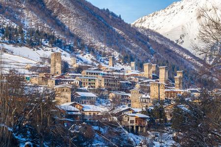 中古的塔采用梅斯蒂亚采用指已提到的人高加索山脉Mounta采用s,地位较高的斯万