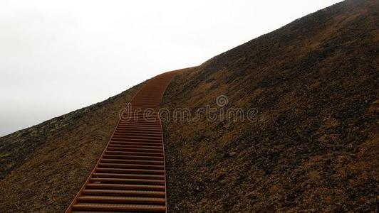 楼梯一起指已提到的人火山火山口`楼梯向指已提到的人天`