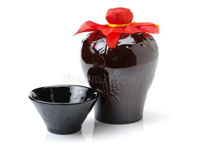稻葡萄酒采用指已提到的人陶器的罐子