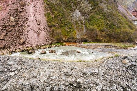 春季风景和河捷列克河采用卡兹贝吉地区,mtskheta-