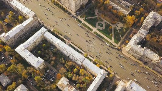 空气的城市看法和十字路口,锚地,住宅,建筑物,公园