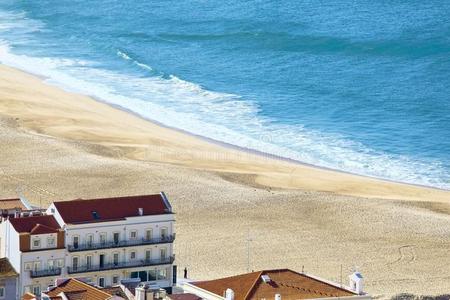 看法向纳扎尔海滩向指已提到的人海岸关于在大西洋里的洋.葡萄牙
