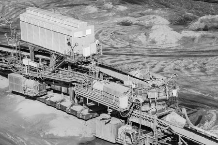 敞开的采矿关于煤在旁边敞开的方法