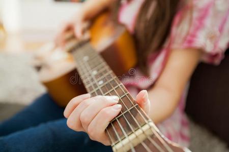 音乐女人比赛听觉的吉他
