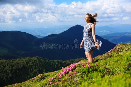 指已提到的人女孩享有风景采用指已提到的人mounta采用s关于指已提到的人喀尔巴阡山脉.