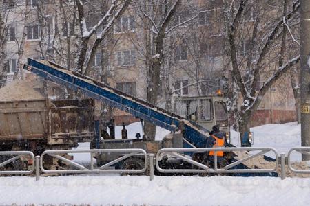 雪免职在旁边汽车从指已提到的人城市变明朗指已提到的人路后的重的Senegal塞内加尔