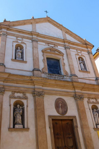 老的教堂采用在历史上重要的中心关于皮亚琴察