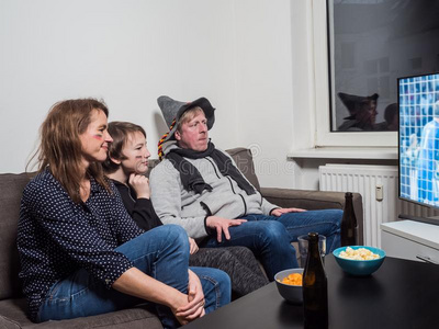 德国的家庭是（be的三单形式观察足球世界杯子足球向television电视机
