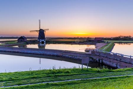 荷兰人的风车在的时候日落