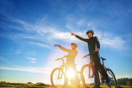 骑自行车的人对和山自行车弄尖采用距离在国家
