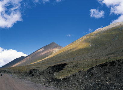 西藏念青唐古拉山青藏公路