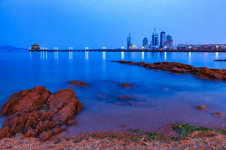 山东青岛海滨浴场夜景