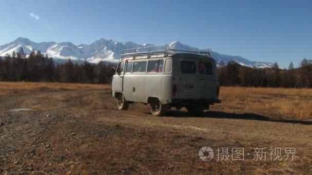 汽车在山风景视频