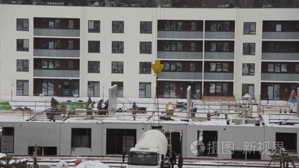 群生成器平公寓建筑工地的工人视频