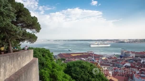 观历史的里斯本 Baixa 市中心与塔霍河，从骚 Jorge 圣乔治城堡在里斯本，葡萄牙游戏中时光倒流