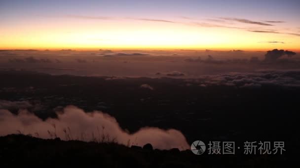 日落与美丽的蓝色天空视频