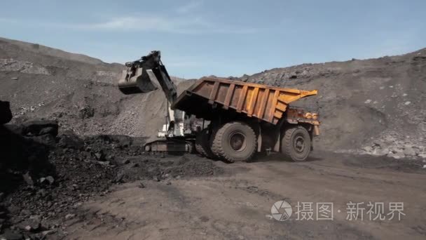煤炭采矿车视频