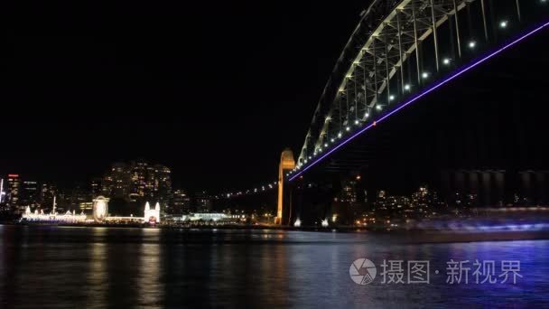 晚上在澳大利亚的悉尼港大桥视频