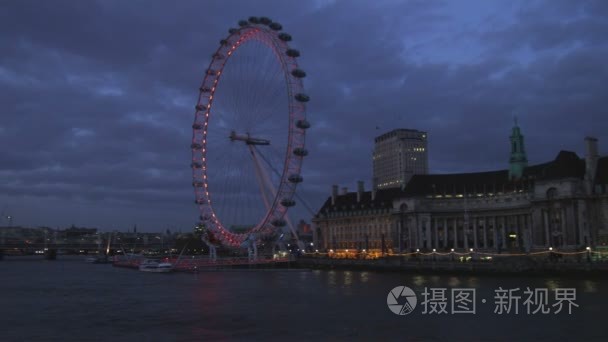 在夜间包括伦敦眼伦敦城市景观视频