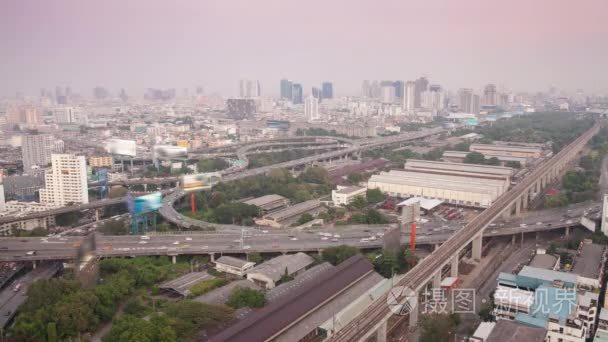 延时一天晚上顶视图高速公路在曼谷