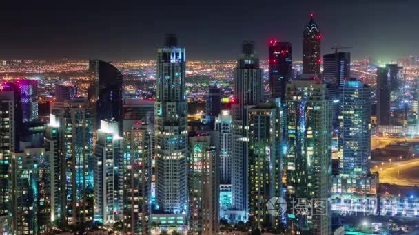 夜晚灯光照明迪拜城市屋顶顶全景 4 k 时间推移阿拉伯联合酋长国