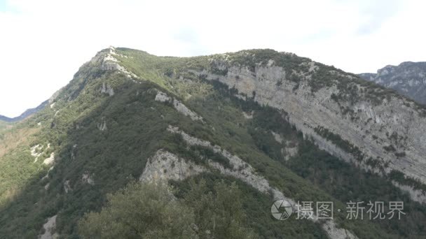 与绿色谷山风景视频