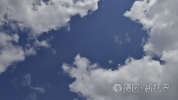 延时摄影的飞行洁白的云朵视频