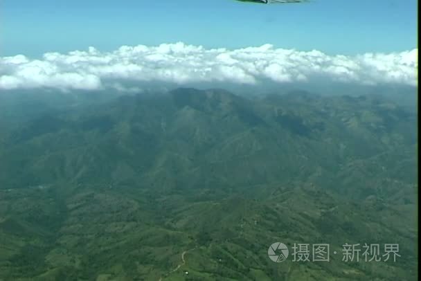 山脉从直升机鸟瞰图视频